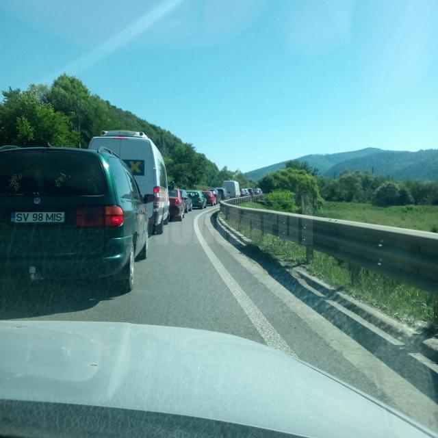 Trafic de coșmar pe drumul european 58, în zona Gura Humorului