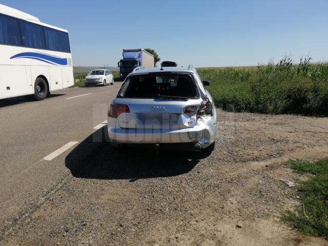 Două autoutilitare Iveco și Opel au intrat în coliziune cu un al treilea autoturism, marca Audi