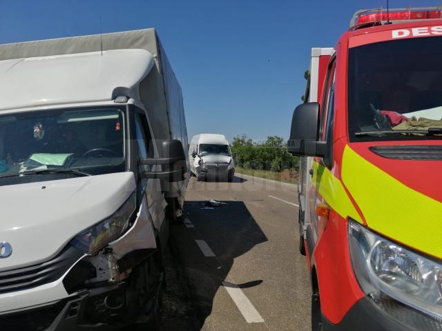 Două autoutilitare Iveco și Opel au intrat în coliziune cu un al treilea autoturism, marca Audi