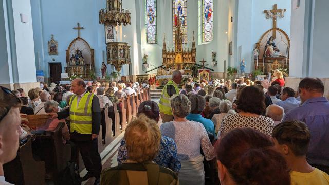 Mii de pelerini au fost prezenți anul acesta la Sanctuarul naţional marian de la Cacica