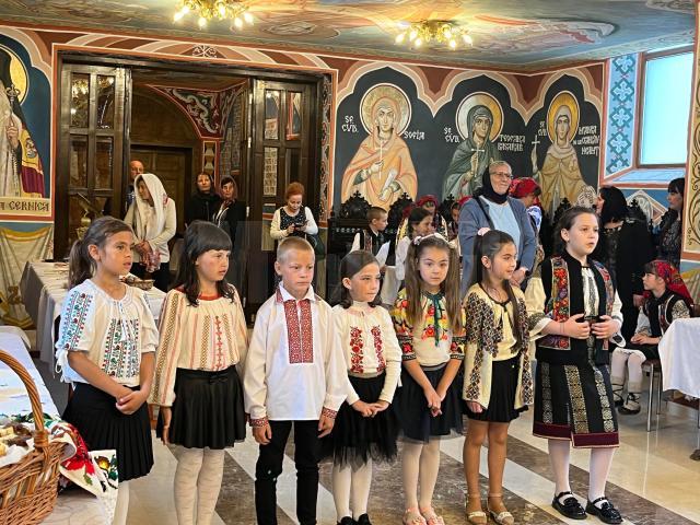 Școli de vară cu zeci de elevi participanți la activități cultural-educaționale, în zona de munte