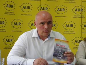Liderul AUR Suceava, Dorel Acatrinei, susține că proiectul „oraș de 15 minute” îngrădește libertatea de circulație