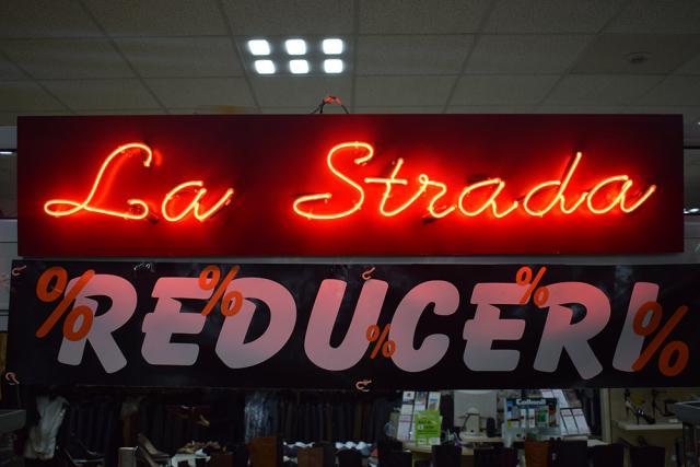 Lichidare de stoc la mai multe produse din magazinul „La Strada” din Centrul Comercial Zimbru