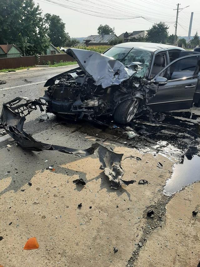 Autoturismul implicat în accidentul cu autocarul