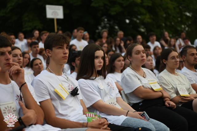 Zeci de suceveni, mulți membri ai ATOS, au participat la întâlnirea tinerilor ortodocși din Moldova, la Iași