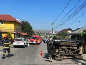 Accident cu trei mașini implicate și doi răniți la Fălticeni