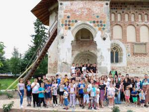 60 de elevi au participat la Școala de vară ,,Copii și părinți la altar”, în Parohia „Pogorârea Sfântului Duh” din Nicani
