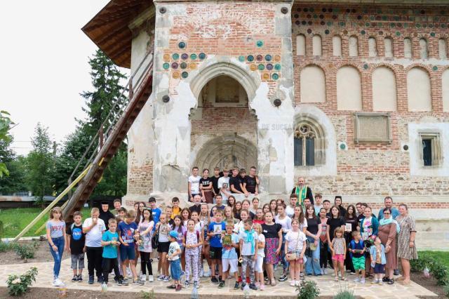 60 de elevi au participat la Școala de vară ,,Copii și părinți la altar”, în Parohia „Pogorârea Sfântului Duh” din Nicani