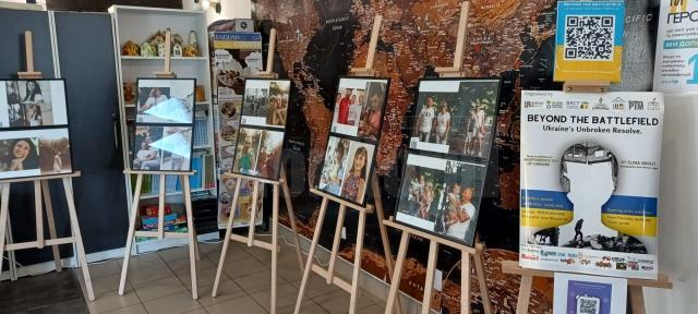 Expoziție de fotografie realizată de Elina Okolit, o fotografă ucraineană refugiată la Suceava