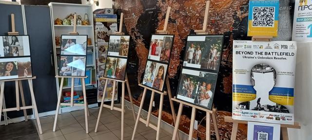 Expoziție de fotografie realizată de Elina Okolit, o fotografă ucraineană refugiată la Suceava