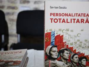 Lansarea cărții ,,Personalitatea totalitară” in cadrul Universitatii de Vară a IICCMER Sursa FB IICCMER