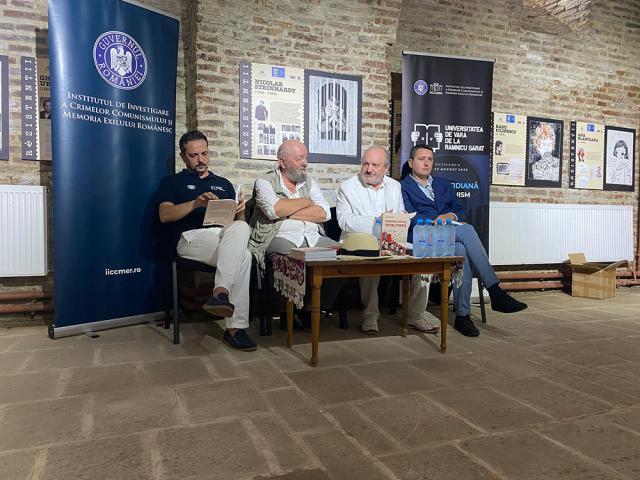 Cartea „Personalitatea totalitară”, scrisă de universitarul sucevean Dan Dascălu, recomandată de autor pentru „exorcizarea de comunism”