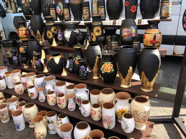 Frumusețea produselor de ceramică din întreaga țară, dar și din Moldova și Ucraina, poate fi admirată până duminică la Târgul „Ochiul de Păun” din Rădăuți