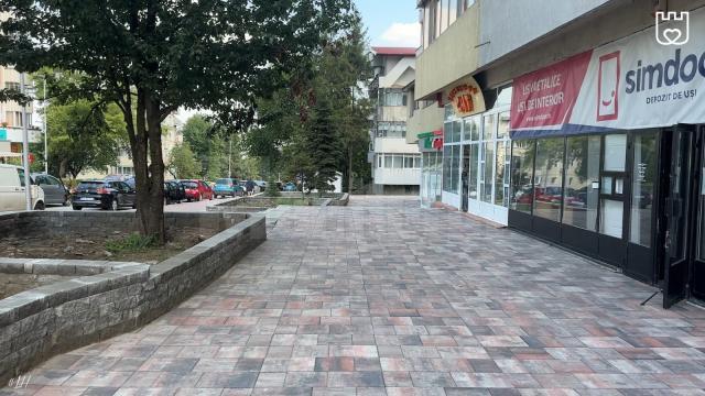 Pavaje in două culori, utilizate la modernizarea pietonalului din zona intersecției Mărășești