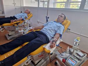Pompieri din cadrul ISU Suceava donează sânge pentru victimele accidentului de la Crevedia