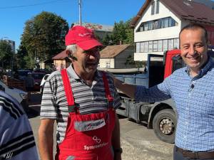 Viceprimarul Lucian Harșovschi l-a găsit la treabă pe „nea Mișu”, cel de care spune că a montat pavele în tot orașul