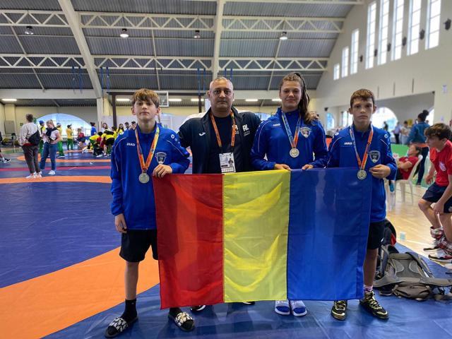 Rădăuțenii Alexandru Lungu și Florin Lungu, în stânga imaginii, au reprezentat cu succes România la competiția din Brazilia