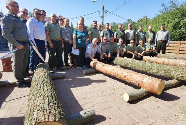 Participanții concursului „Cel mai bun pădurar”, desfășurat la OS Adâncata