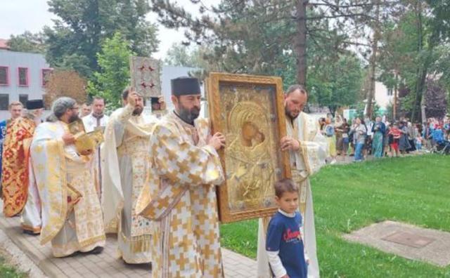 Procesiune cu Icoana Maicii Domnului - Făcătoare de minuni, joi, la Biserica Spitalului Județean de Urgență „Sfântul Ioan cel Nou”