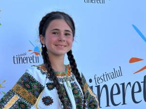 Eleva Antonia Seciu a obținut Trofeul Festivalului Tinereții, la Mangalia, la secțiunea Folclor
