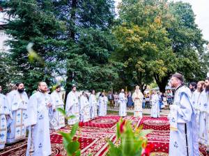 „Să dăm lui Hristos roadele virtuților noastre la timpul cuvenit!” – Predica Înaltpreasfințitului Părinte Calinic în Duminica a XIII-a după Rusalii