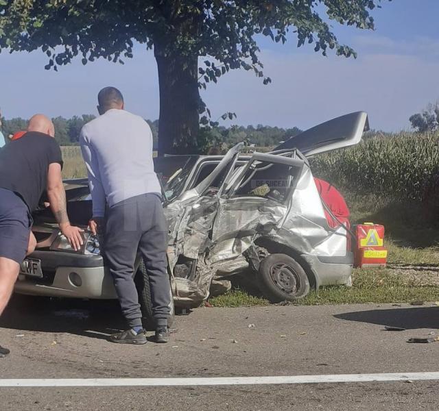 Accident violent, cu doi răniți încarcerați, la Frătăuții Vechi