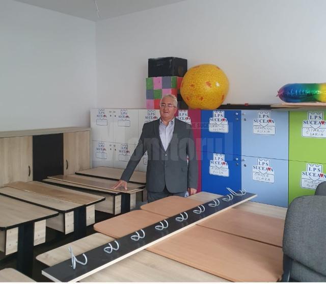 Primarul Sucevei, Ion Lungu, a continuat să verifice personal stadiul de pregătire al unităților de învățământ din municipiu, înainte de începerea anului școlar