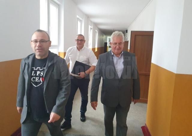 Primarul Sucevei, Ion Lungu, a continuat să verifice personal stadiul de pregătire al unităților de învățământ din municipiu, înainte de începerea anului școlar