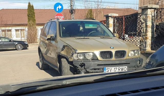 BMW-ul care a lovit maşinile