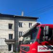 Oameni evacuați după un incendiu în apartamentul unui bloc din Gura Humorului