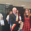 Elevii de 10 din municipiul Suceava au fost recompensați cu câte 3000 de lei și au primit și diplome de excelență din partea primarului Ion Lungu