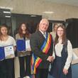 Elevii de 10 din municipiul Suceava au fost recompensați cu câte 3000 de lei și au primit și diplome de excelență din partea primarului Ion Lungu