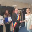 Elevii de 10 din municipiul Suceava au fost recompensați cu câte 3000 de lei și au primit și diplome de excelență din partea primarului Ion Lungu