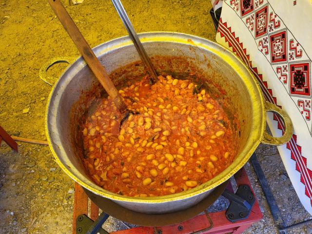 Festivalul Plăcintelor a început la Suceava, cu zeci de delicatese culinare