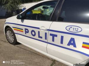 Un șofer băut nu a reușit să acorde prioritate nici măcar mașinii de poliție