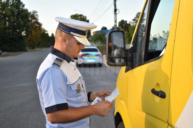 Un șofer beat a ieșit în fața unei mașini de poliție care avea prioritate