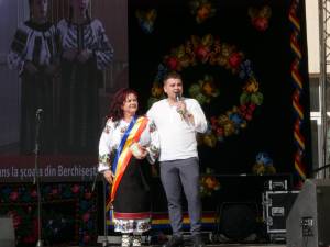 Primarul counei Berchișești, Violeta Țăran, și deputatul PSD Gheorghe Șoldan