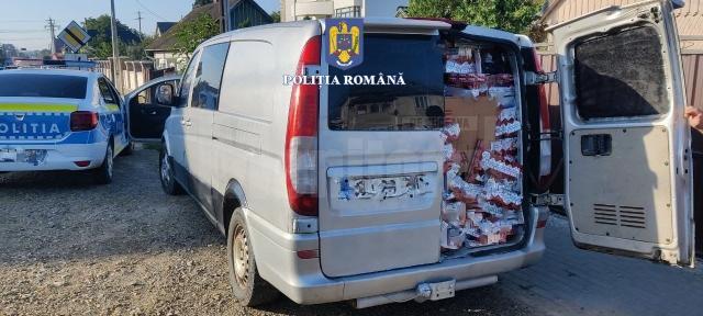 Polițiștii au confiscat o autoutilitară burdușită cu țigări de contrabandă