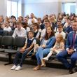 Viceprimarul Sucevei, Lucian Harșovschi, cu sotia și copii la deschiderea de an școlar