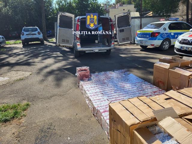 Polițiștii au confiscat o autoutilitară burdușită cu țigări de contrabandă