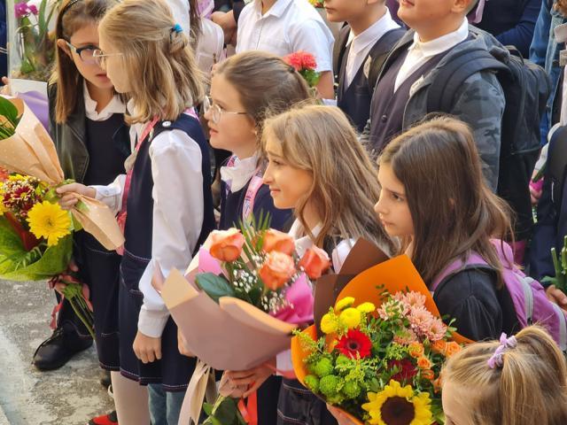 Luni, 11 septembrie, a început şcoala