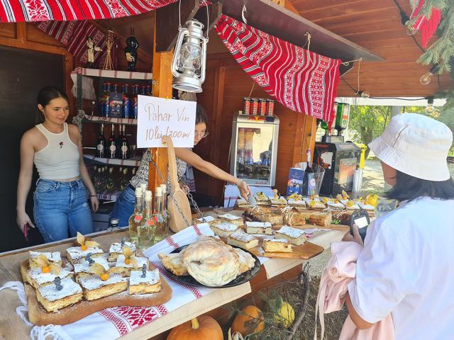 Festivalul Plăcintelor – trei zile de distracție și delicii culinare, la Cetatea Sucevei   Juriul concursului “Plăcinta ca-n Bucovina”