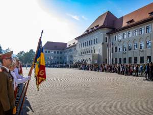 Început de an școlar, la Câmpulung. Foto - Laurențiu Sbiera, Matei Trofin