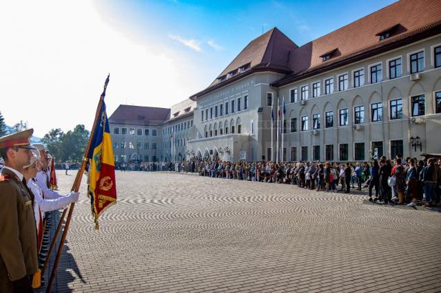 Început de an școlar, la Câmpulung. Foto - Laurențiu Sbiera, Matei Trofin