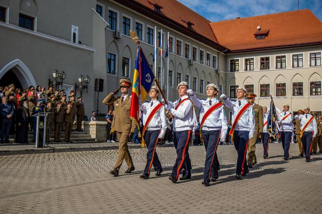 Început de an școlar, la Militar Câmpulung. Foto - Laurențiu Sbiera, Matei Trofin