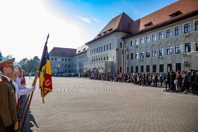 Început de an școlar, la Militar Câmpulung. Foto - Laurențiu Sbiera, Matei Trofin