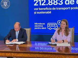 Vicepreședintele CJ Suceava Niculai Barbă a semnat contractul pentru achiziția a 26 de microbuze electrice