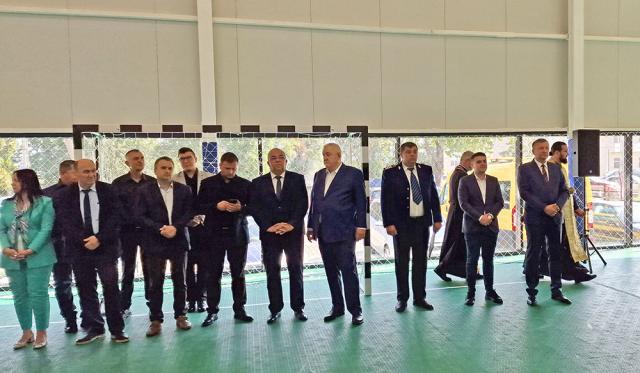 Sala Sporturilor din Boroaia, inaugurată la deschiderea noului an școlar cu aproape 500 de elevi și activități sportive