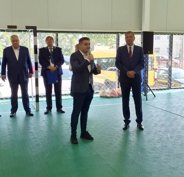 Sala Sporturilor din Boroaia, inaugurată la deschiderea noului an școlar cu aproape 500 de elevi și activități sportive