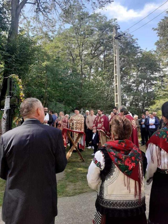 Creștinii din satul Racova, comuna Udești, au sărbătorit, de Înălțarea Sfintei Cruci, hramul bisericii